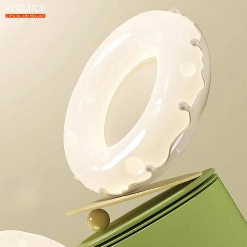 Minimalist LED ceiling light with decorative donut design - vue 5 sur 14