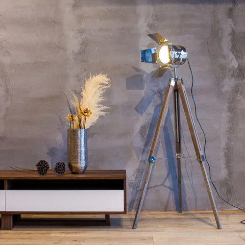 lampe de sol industrielle en bois avec trépied vintage réglable