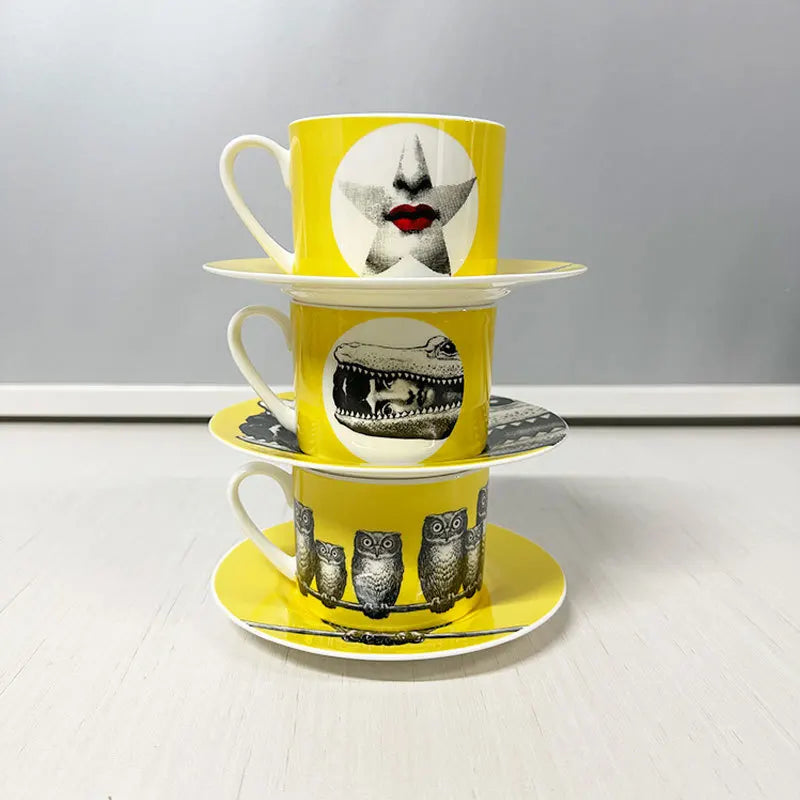 Tasse porcelaine visage italien avec soucoupe artistique