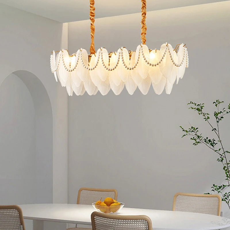lustre rétro en plumes pour une ambiance romantique et luxueuse - vue 7 sur 11