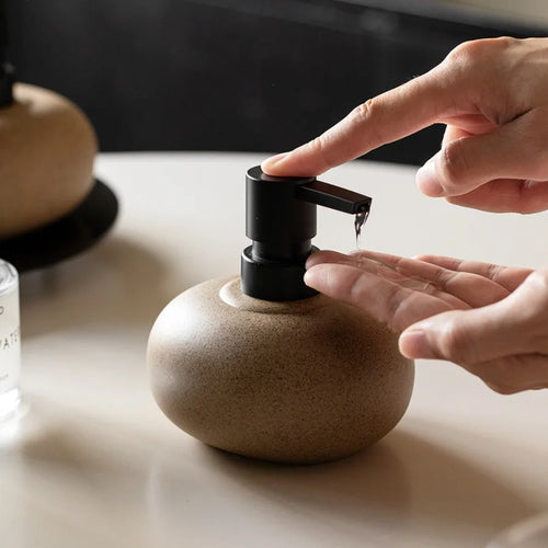 bouteille en céramique pour lotion et distributeur de savon - vue 4 sur 6