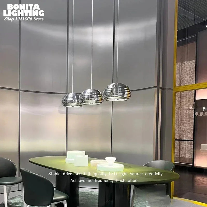 suspension moderne en demi-cercle design métal rayé pour intérieur élégant - vue 5 sur 7