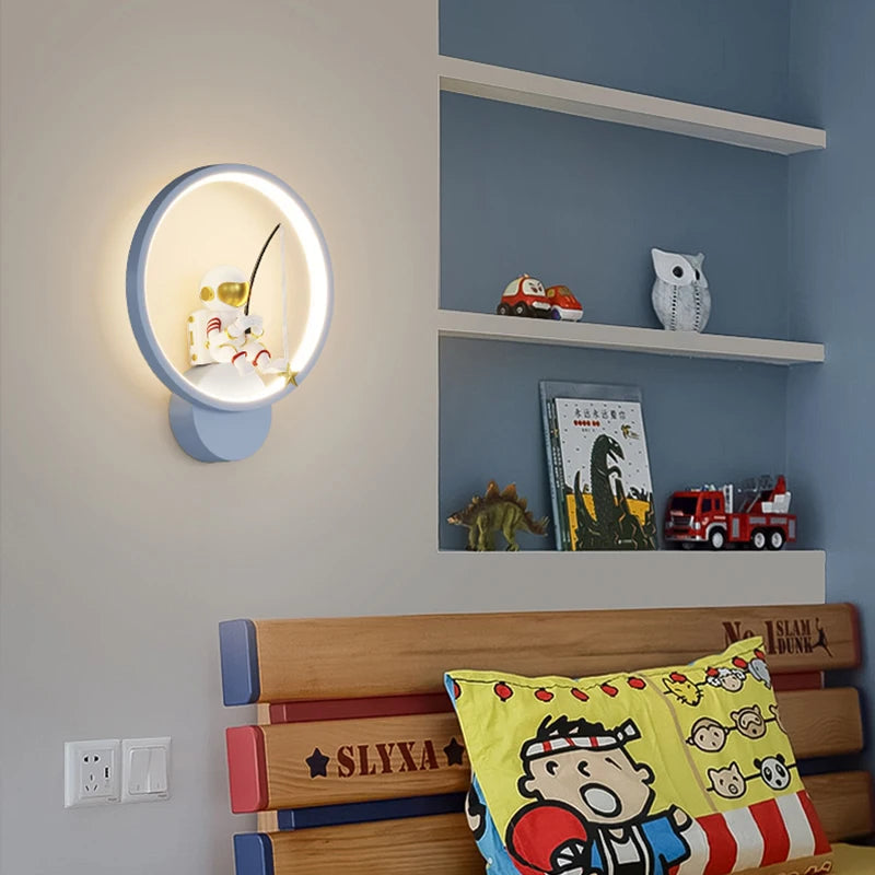 Modern minimalist moon astronaut bedside lamp - vue 6 sur 18