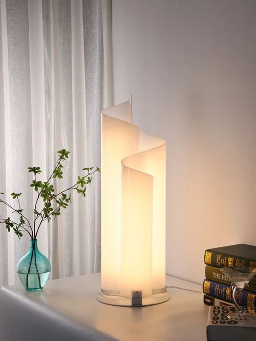 Minimalist desk lamp in clear acrylic and decorative aluminium - vue 5 sur 7
