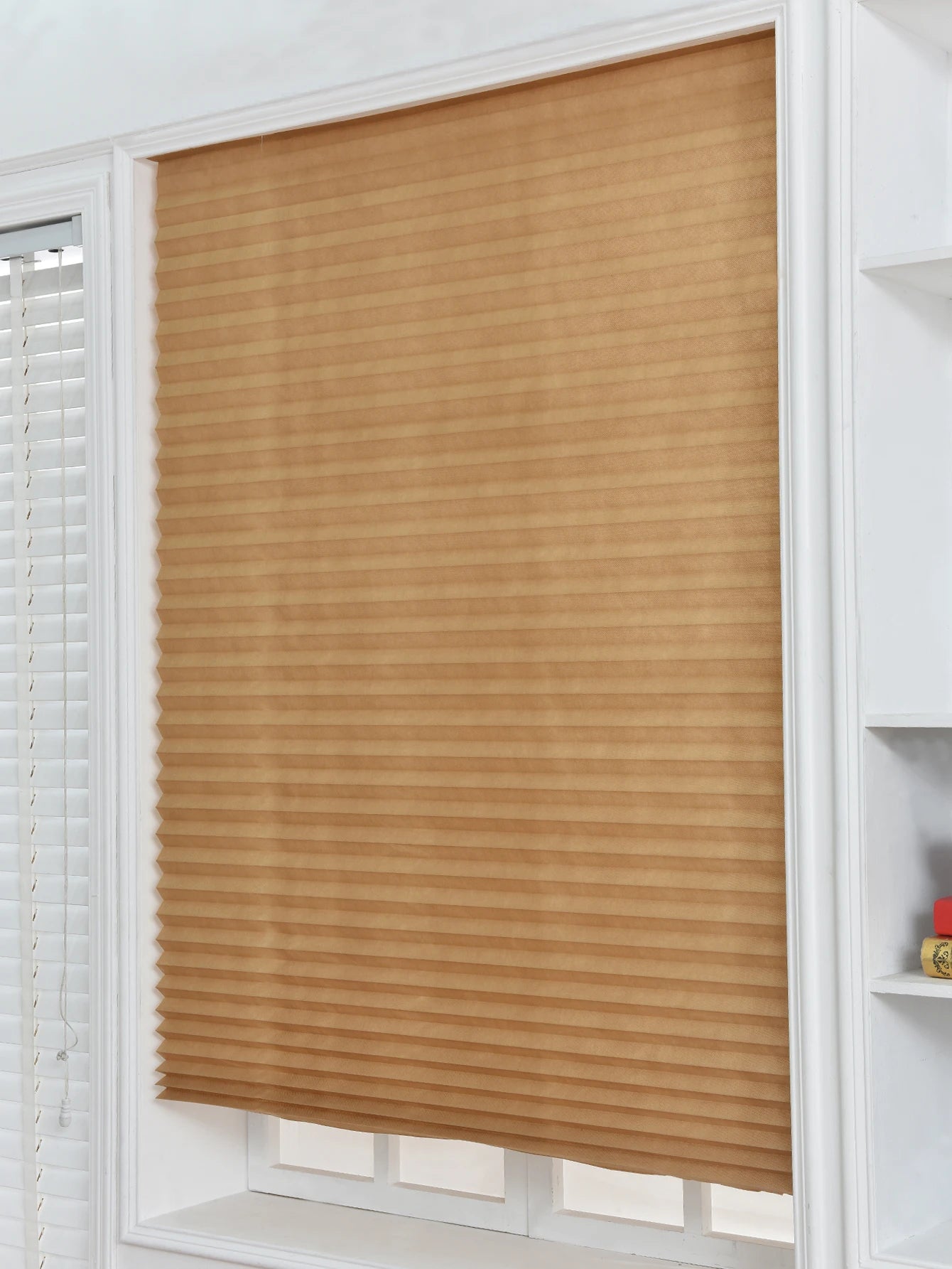 Store enroulable zébré occultant pour fenêtres et portes - vue 2 sur 16