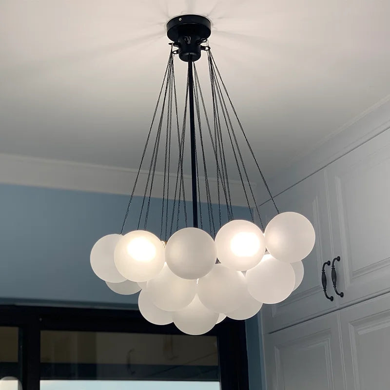lustre moderne en verre bulles blanches pour décoration maison - vue 3 sur 10