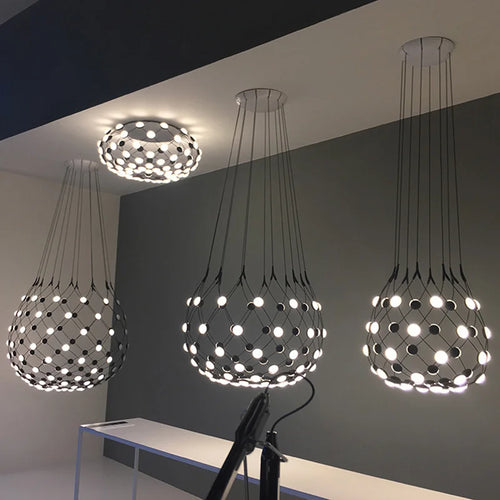 Postmoderne Créatif Noir Et Blanc Pièces D'échecs Suspension Lumière Grille Lustre Suspension Pour Salle à manger Salon Lumière Lampe À Led - vue 2 sur 9