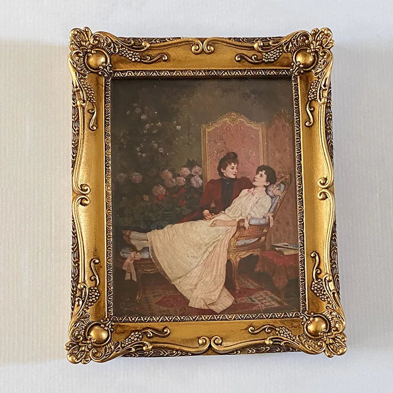 Rectangular retro gold resin photo frame. Wall relief with frame painting, combination of creative picture frame. Canvas album. - vue 11 sur 11