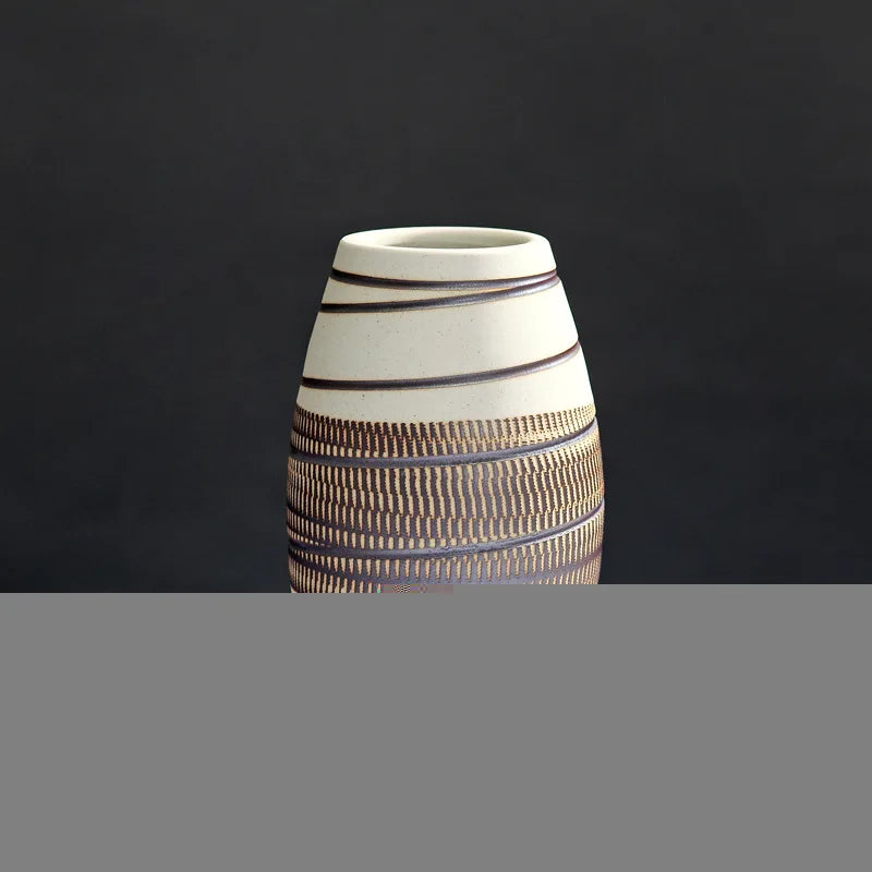 vase en céramique fait main pour décoration intérieure et arrangements floraux - vue 3 sur 9