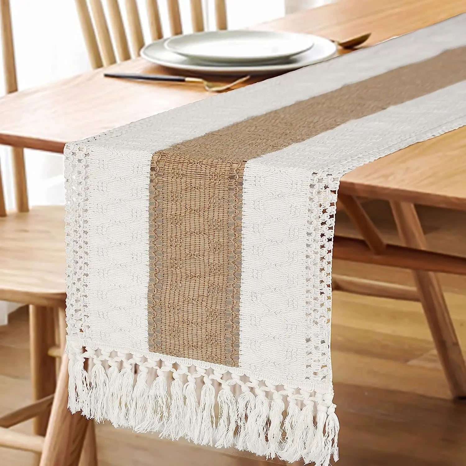 Chemin de table bohème géométrique beige avec pompons - vue 2 sur 7