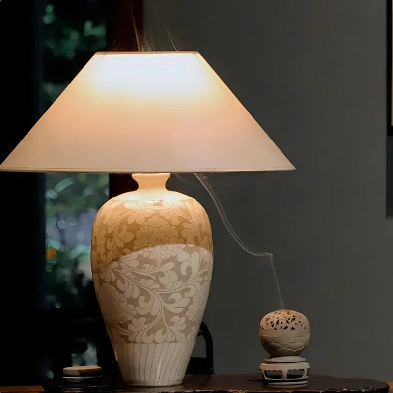 lampe de bureau rétro chinoise en céramique avec abat-jour en tissu - vue 5 sur 9