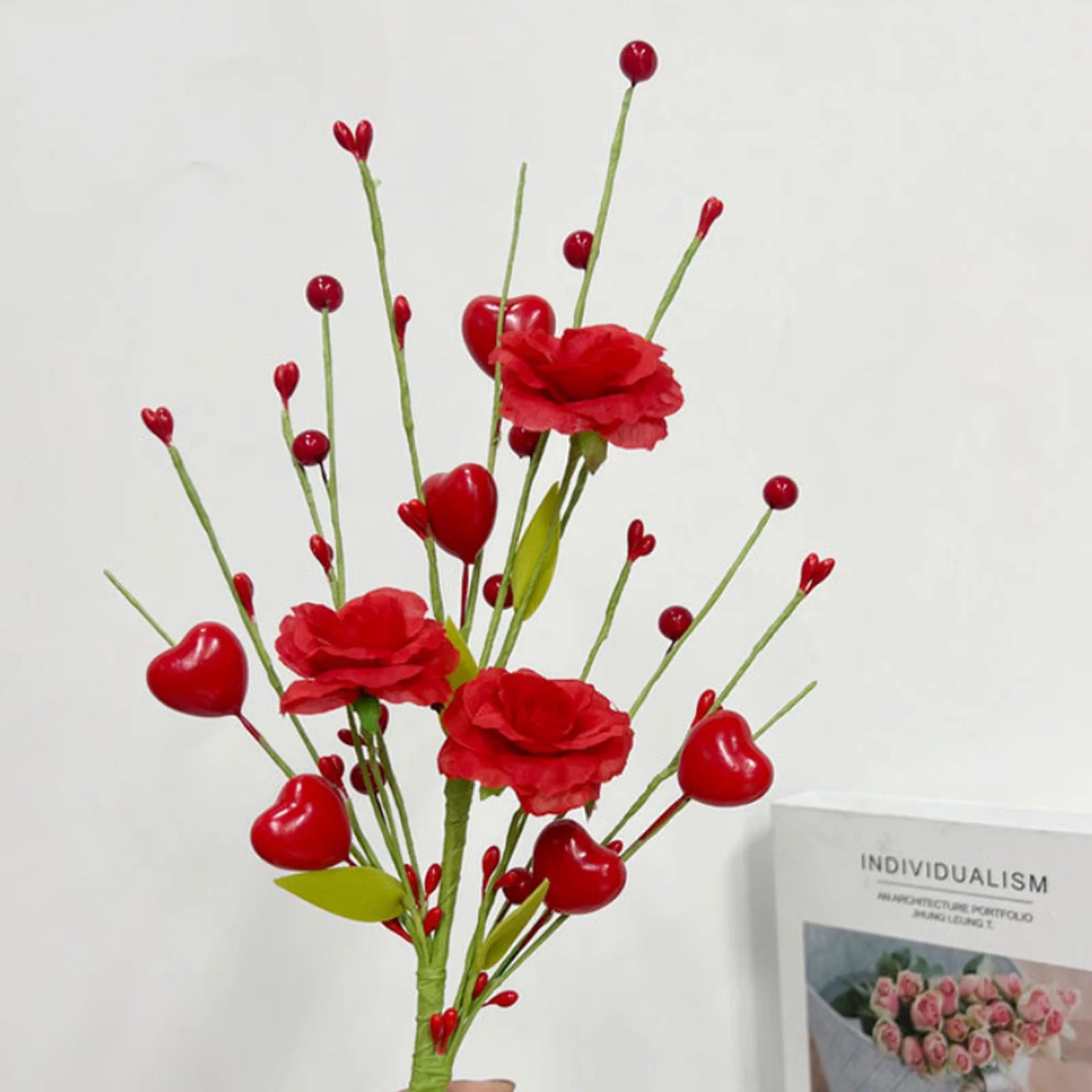 décoration de saint-valentin branche de rose artificielle avec baies d'amour - vue 3 sur 10