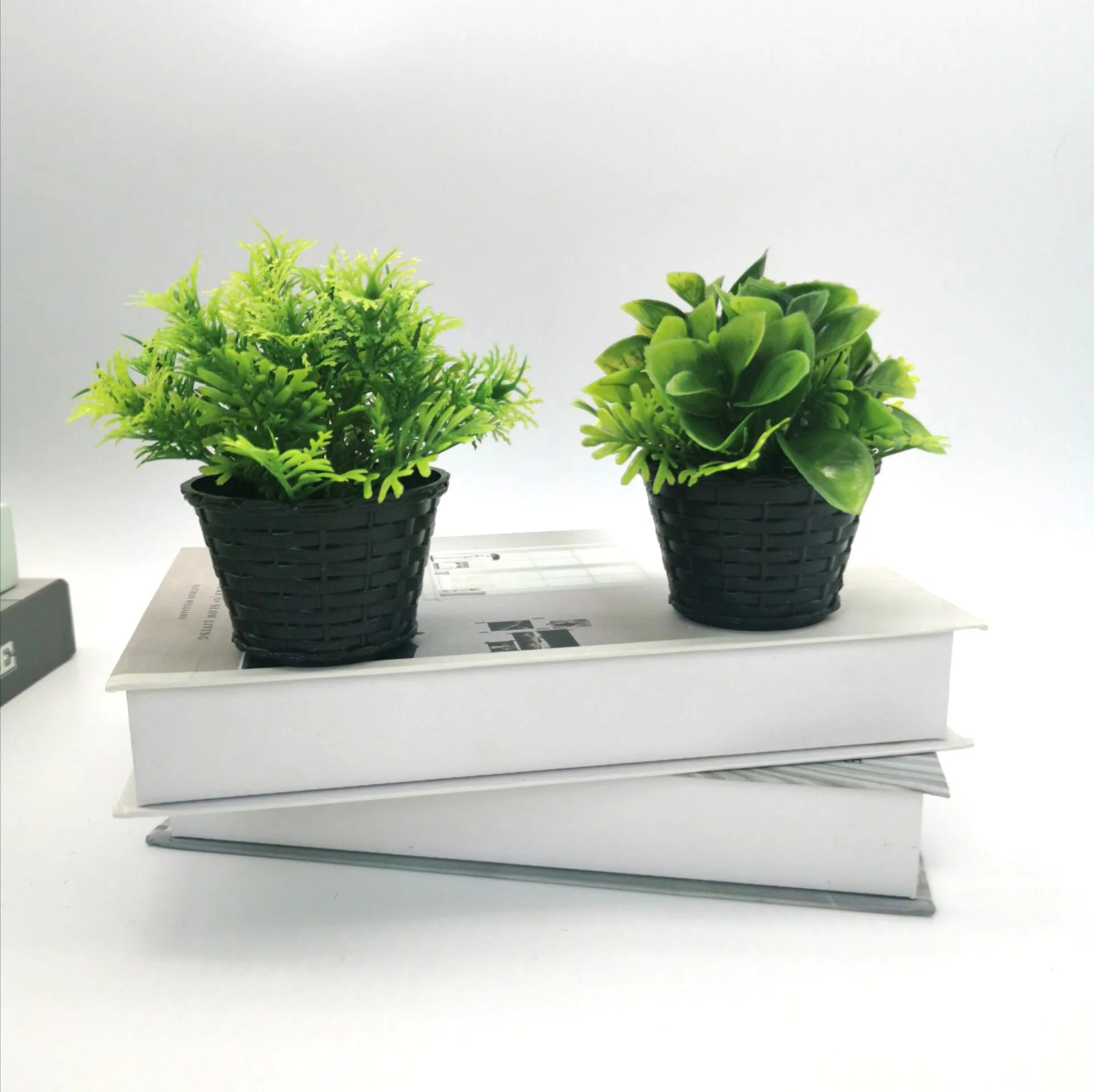 mini plante artificielle en pot pour décoration et événements festifs - vue 4 sur 11