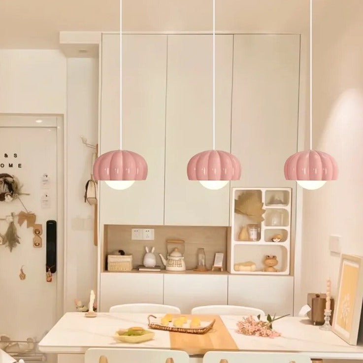 Suspension design fleur colorée