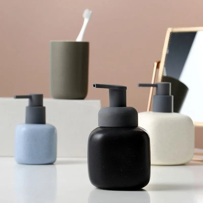 bouteille en céramique pour savon et gel douche portable
