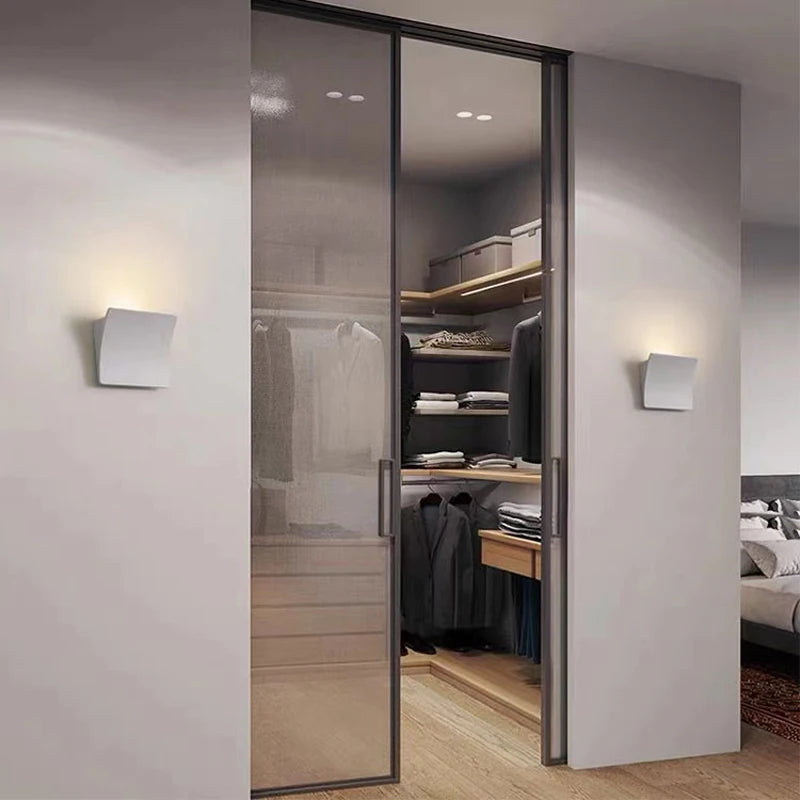 Modern minimalist design wall light for interior decor - vue 5 sur 8
