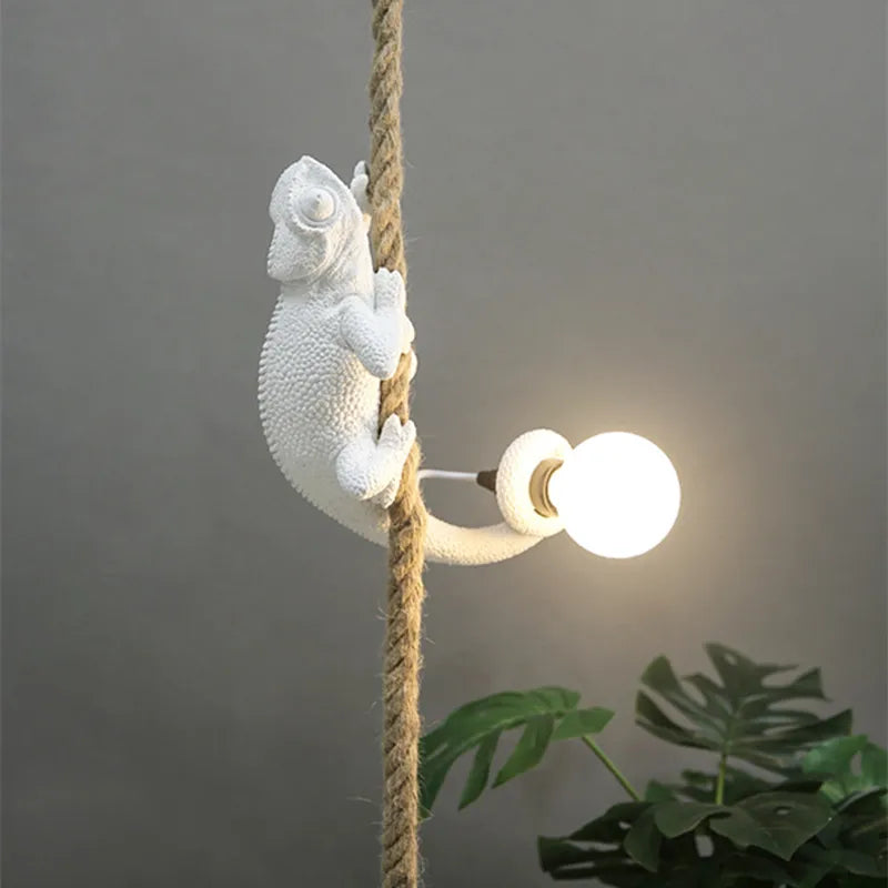lustre animalier en résine suspension rétro pour café - vue 3 sur 10