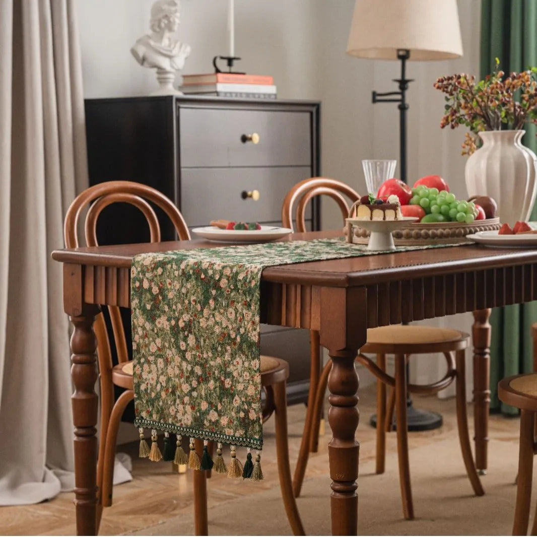 Chemin de table jacquard vert floral pompons campagne - vue 3 sur 6