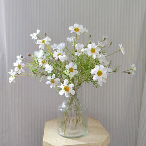 Realistic artificial daisy flowers for decoration and DIY - vue 4 sur 10