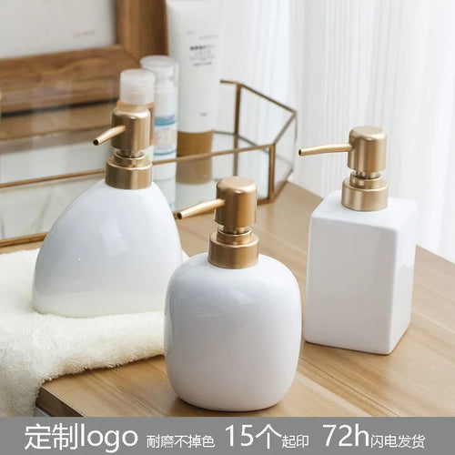 distributeur de savon en céramique avec pompe dorée pour salle de bain - vue 3 sur 17