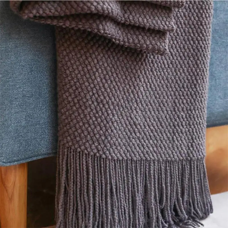 Plaid tricot nordique à carreaux avec pompons doux - vue 4 sur 4