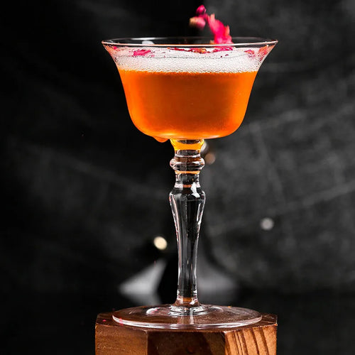Verres a cocktail martini design elegant bar maison