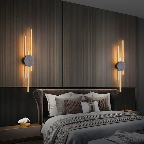 minimalist brass LED wall light for restaurant and aisle - vue 5 sur 18