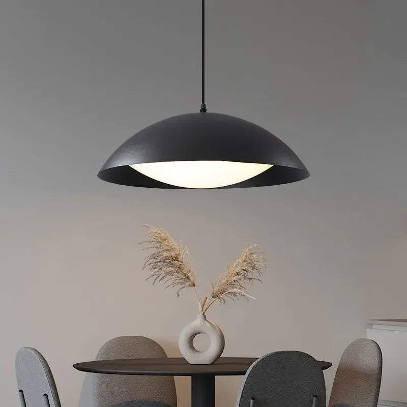 suspension moderne en fer minimaliste pour intérieur