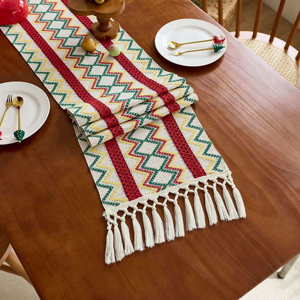 Chemin de table bohème motif aztèque à pompons - vue 7 sur 7