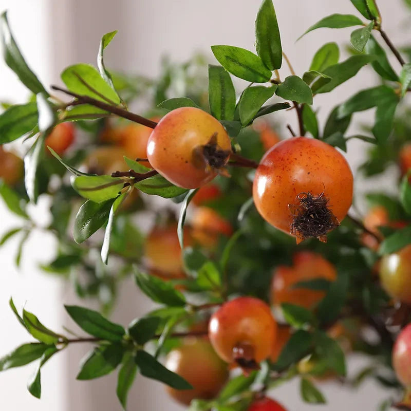décoration de jardin avec grenades artificielles et plantes vertes - vue 4 sur 6