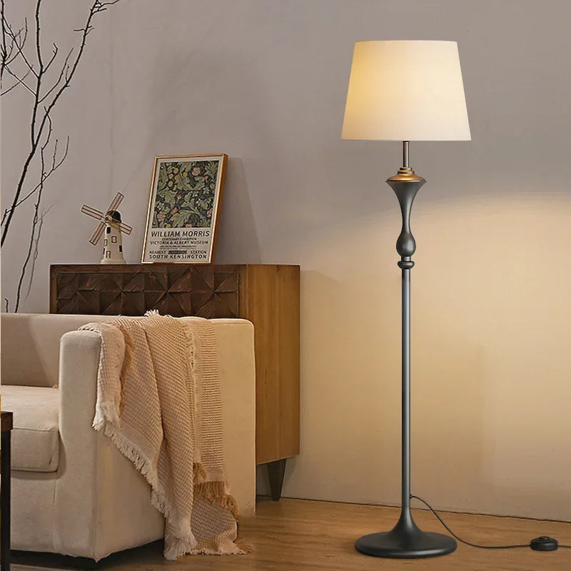 Integrated Floor Lamp with Storage Rack, Coffee Table, LED Living Room Sofa, Bedroom Corner, American Retro Floor Lamp - vue 4 sur 8