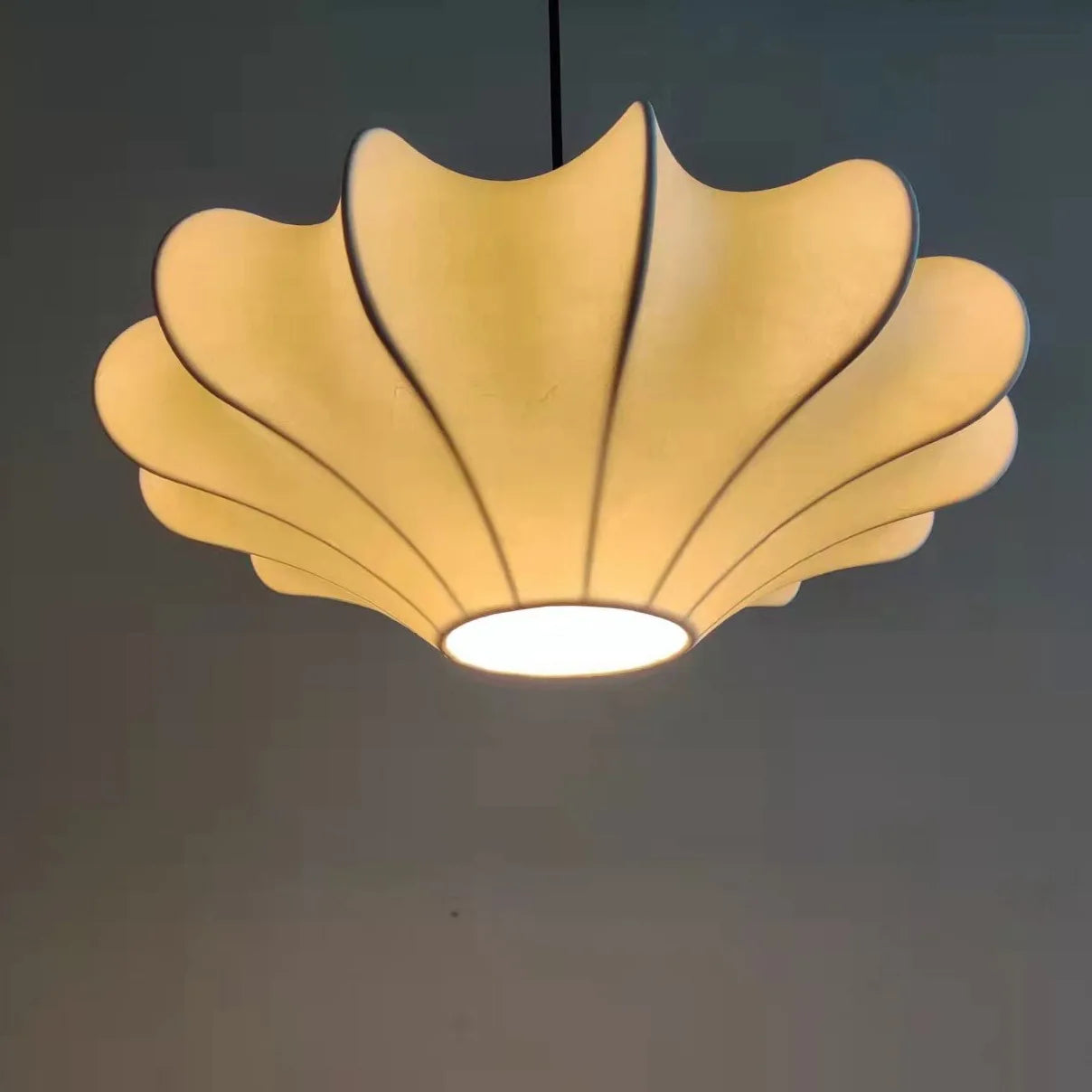 West Elm Cirrus minimalist Nordic silk pendant light for living room, dining room, or bedroom, Japanese style - vue 6 sur 17