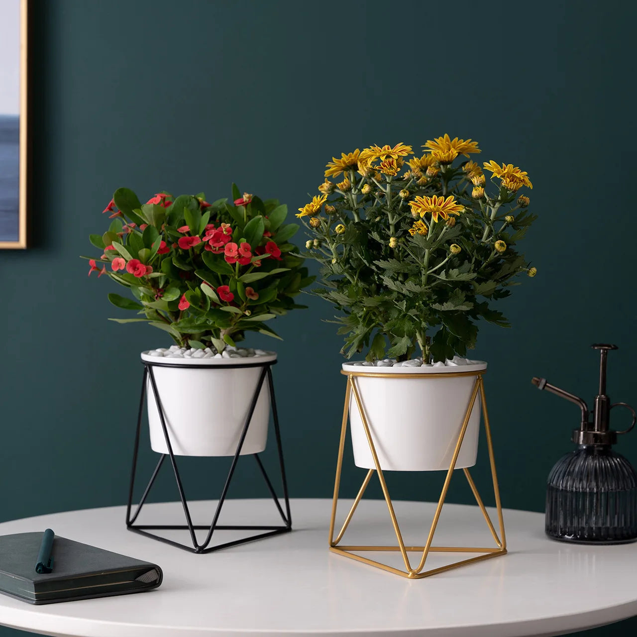 White Ceramic Vase, with Bracket Small White Vase, Round Ceramic Flower Vase, for Modern Nordic Home Decor, Living Room, Office - vue 5 sur 8