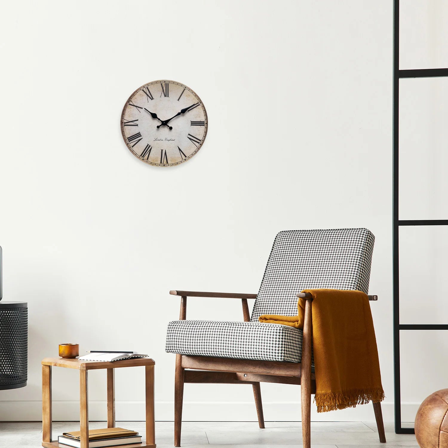 horloge murale en bois rétro à chiffres romains silencieuse et décorative - vue 8 sur 7