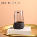 vase en verre rayé pour arrangement floral élégant