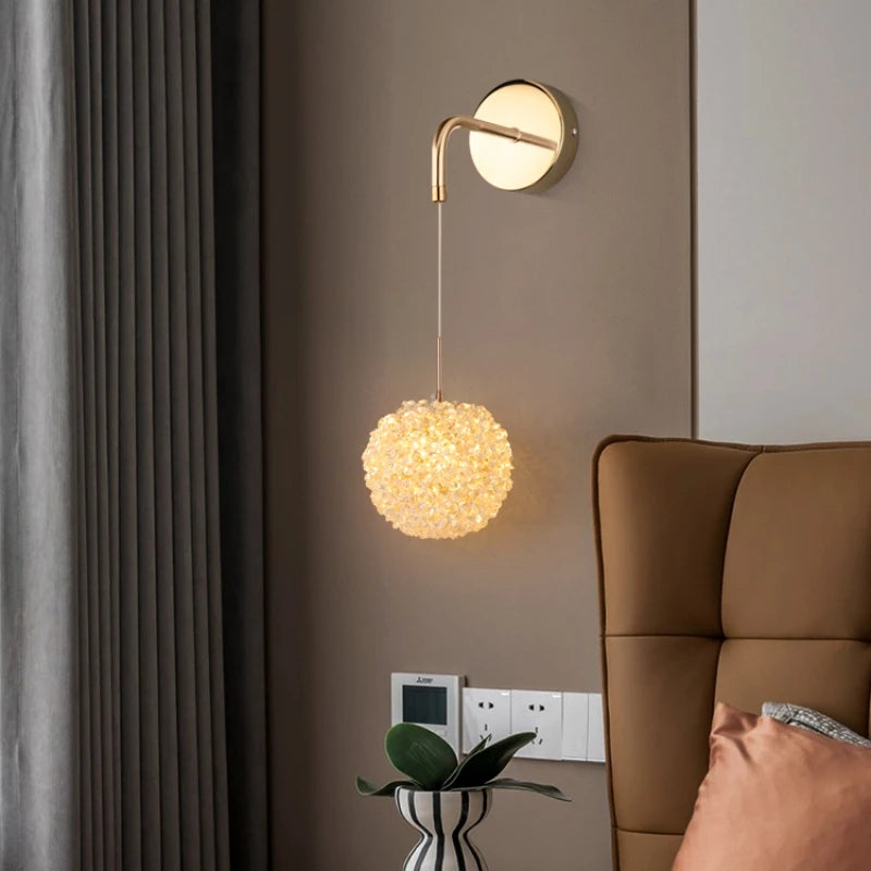 applique murale en cristal et métal doré design élégant pour intérieur moderne - vue 3 sur 10