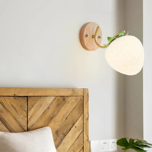 applique murale fraise en verre lampe créative pour bébé et enfant - vue 5 sur 9