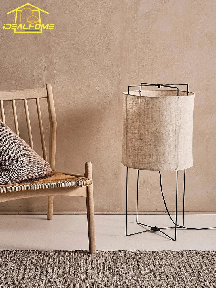 Minimalist Japanese wabi-sabi fabric floor lamp for indoor use - vue 10 sur 10