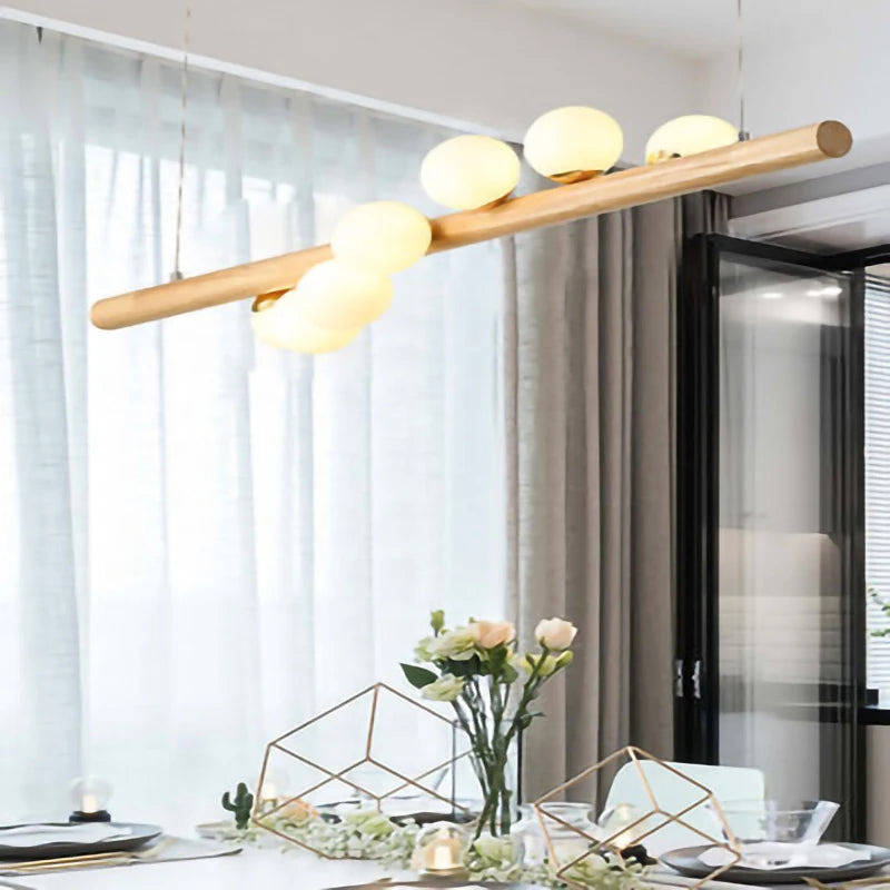 Lustre suspendu en bois massif avec boules de verre blanc lait - vue 3 sur 11
