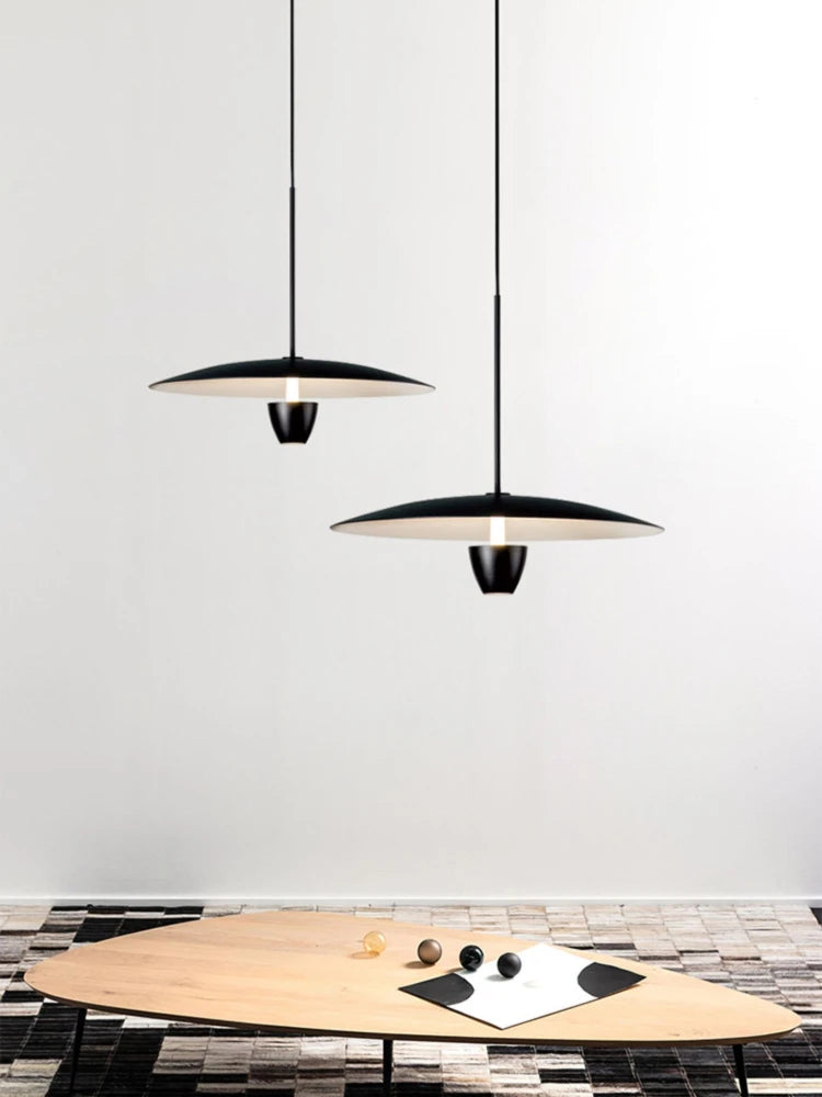 Modern circular chandelier for minimalist decor and elegant lighting - vue 4 sur 7