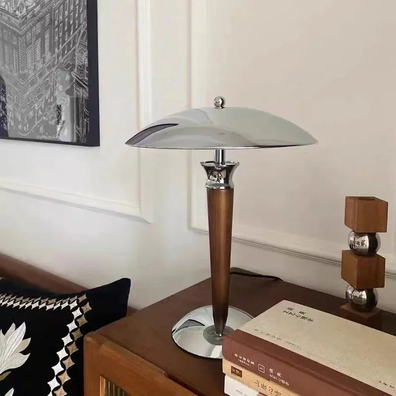 lampe de bureau nordique en bois avec abat-jour chromé - vue 4 sur 7