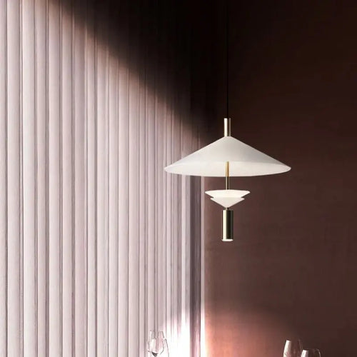 Minimalist postmodern flying saucer pendant light - vue 5 sur 10