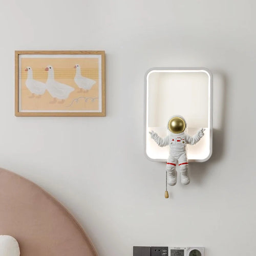 Nordic minimalist modern astronaut wall light - vue 2 sur 9