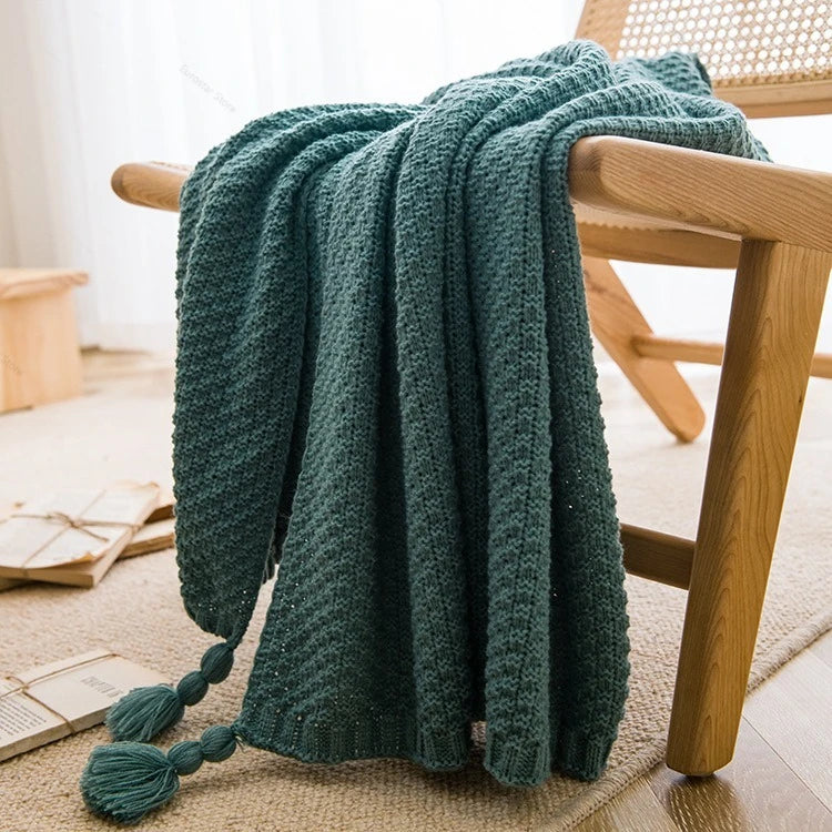 Plaid grosse maille gaufrée avec pompons style nordique - vue 5 sur 7