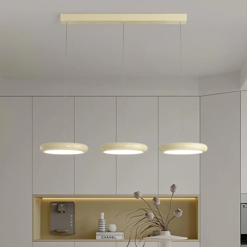 plafonnier led moderne pour île de cuisine et bar intérieur