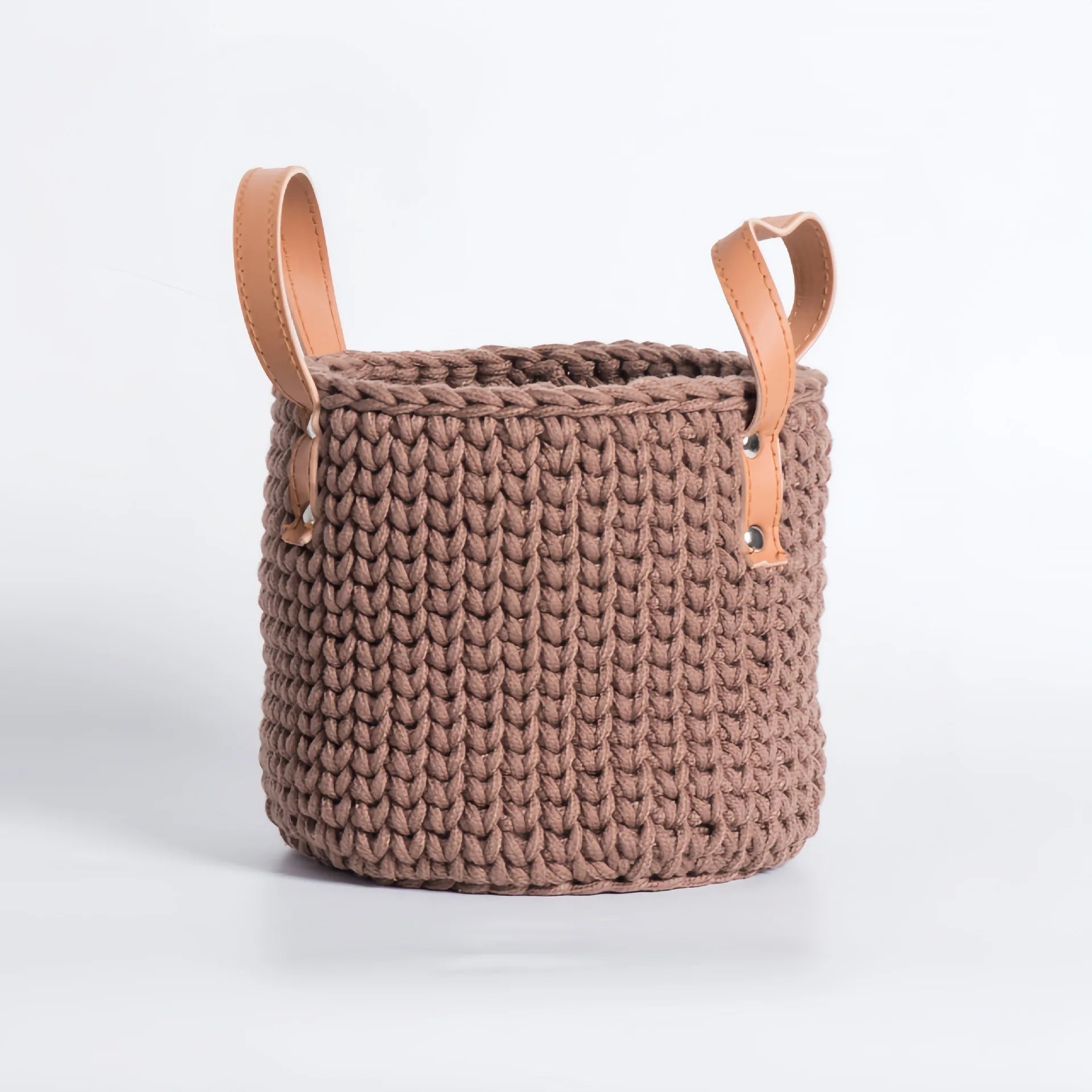 panier de rangement tricoté à la main en coton avec poignée en cuir - vue 13 sur 16