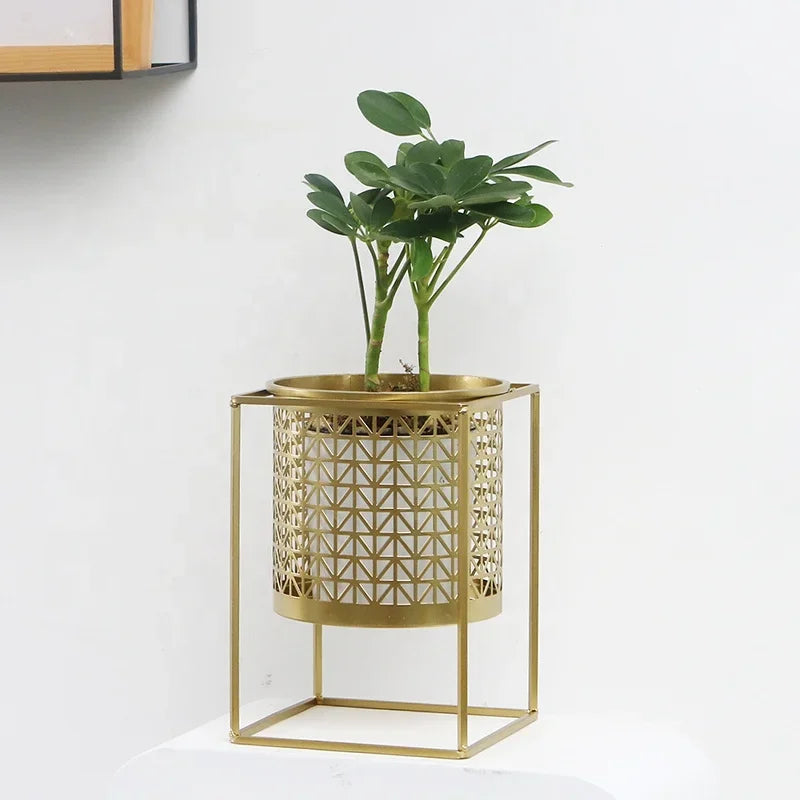 pots de fleurs carrés en métal doré avec support en fer - vue 4 sur 7