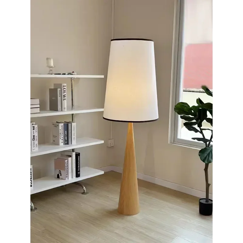 lampadaire japonais wabi-sabi en bois design nordique décoratif