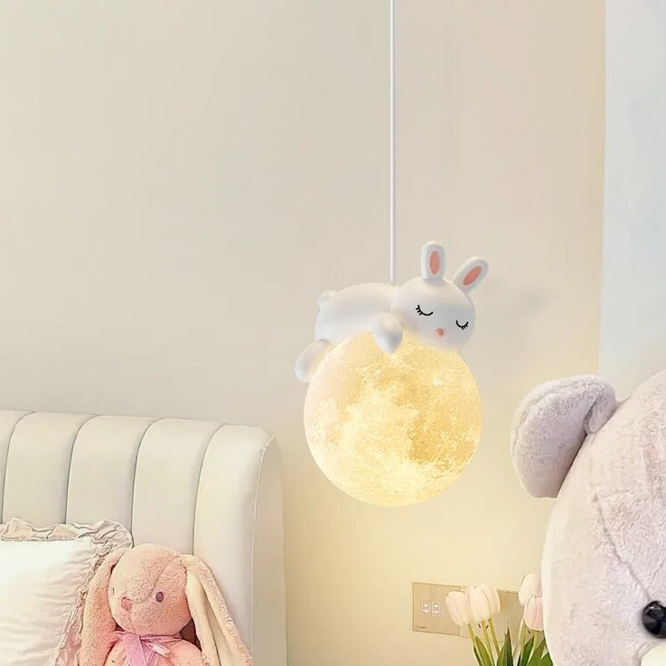 Suspension créative avec boule et lapin ou ours allongé - vue 4 sur 6