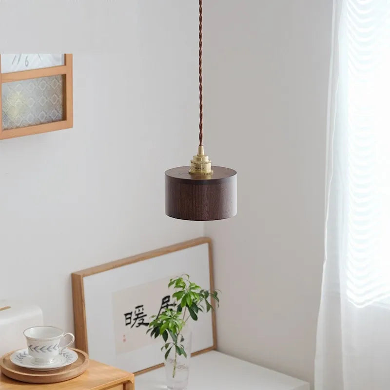 suspension en bois moderne nordique avec luminaire en laiton - vue 5 sur 10